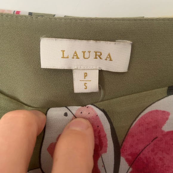 LAURA sheer flowy floral top with built in tank top - Picture 3 of 5